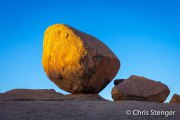 Graniet blok bij zonsopkomst- Granite boulders at sunrise