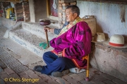 Man met gebedsmolen - Man with prayer mill
