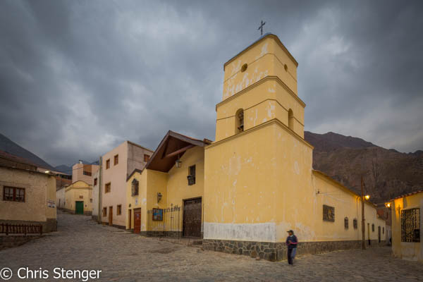 Kerk in het onverwacht moderne dorpje iruya in het noord westen van Argentinië