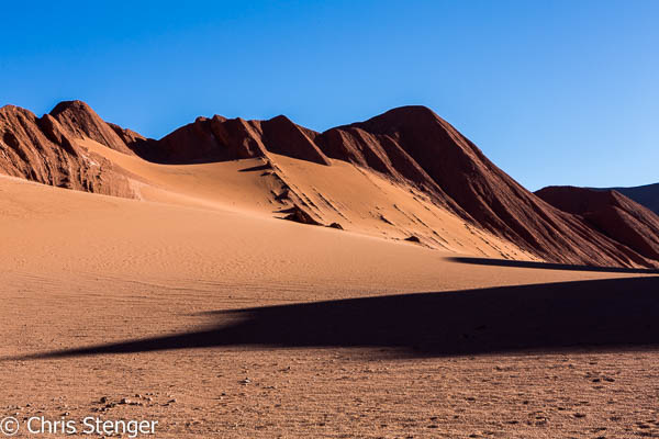 Woestijn landschap met rode heiuvels in de buurt van het dorpje Tolar Grande op de Puna in het noordwesten van Argentinië (16-5343)