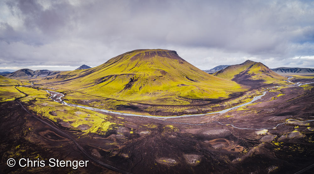 Ik maakte dit panorama met de drone. De foto werd samengesteld uit 6 afzonderlijke opnames. Ik had het plan om veel foto's en video's te maken met de drone bij Landmannalaugar, maar helaas gooide regen en wind roet in het eten. 